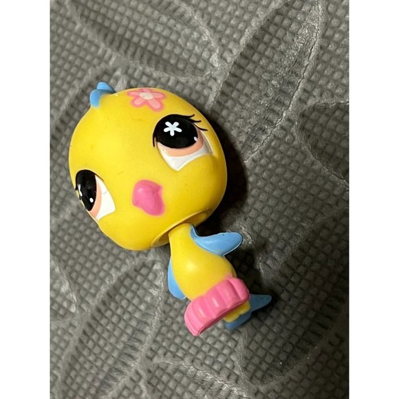 Littlest Pet Shop LPS Yellow Parakeet Bird #546 Easter Egg Set 546 Flower head - Picture 2 of 5